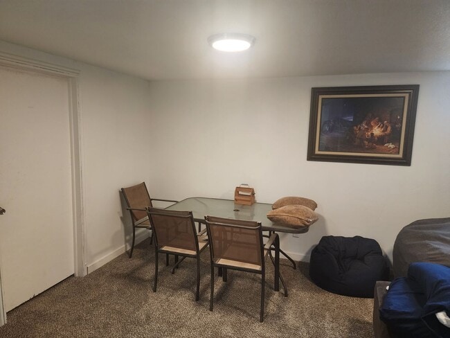 Building Photo - Charming basement apartment
