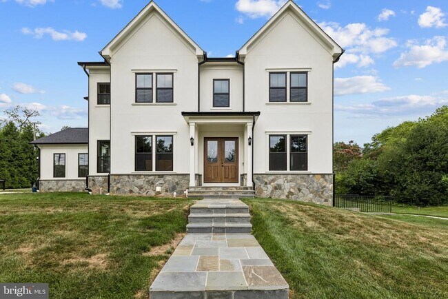 Building Photo - 6101 Berkshire Dr
