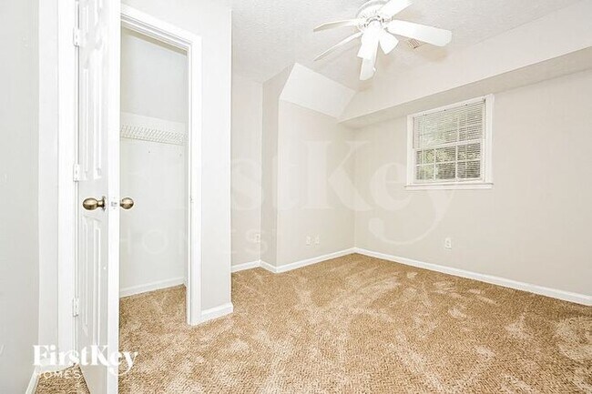 Building Photo - 1247 Mountain Dr NE