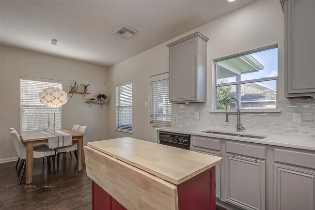 Building Photo - 25311 Sierra Woods Ln