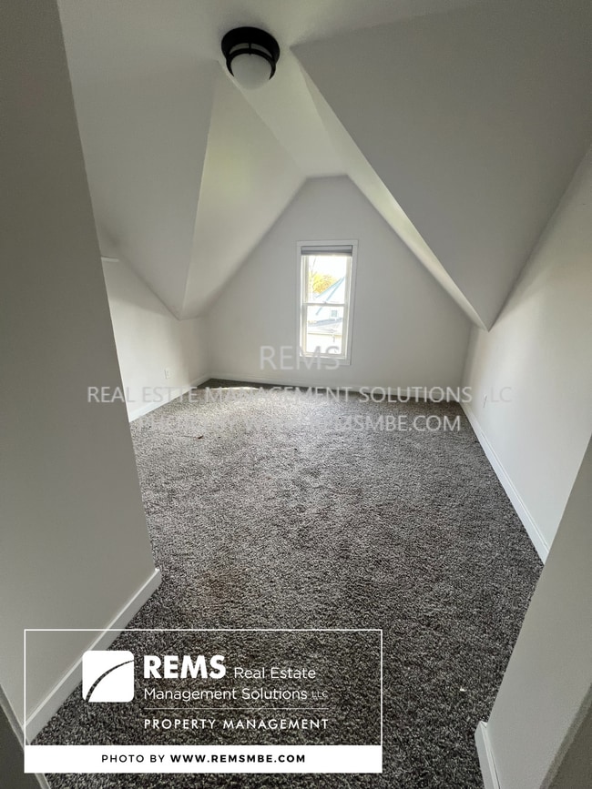 Building Photo - 120 13th St