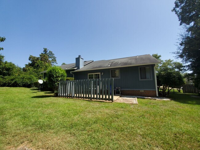 Building Photo - 6400 Hollyhock Ct