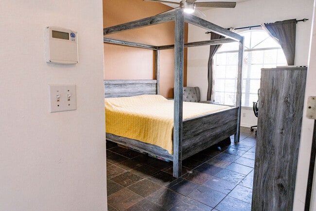 Building Photo - 22620 Willow Lakes Dr