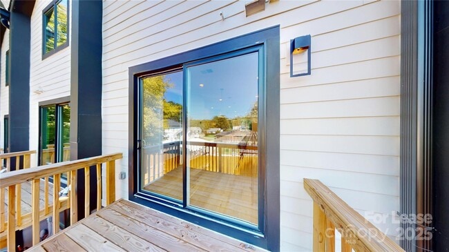 Building Photo - 156 Mattoon St