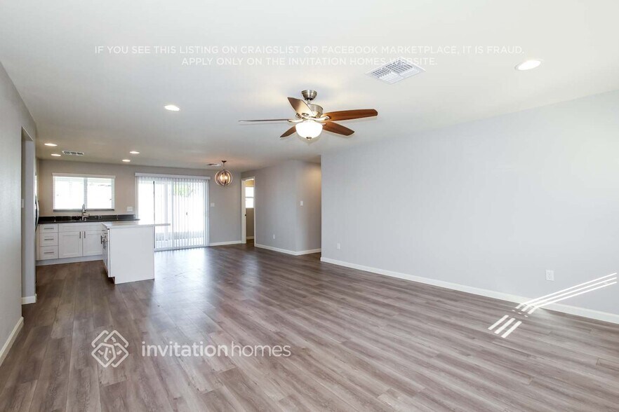Building Photo - 3922 E Emile Zola Ave