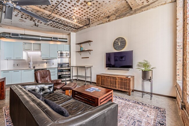 Building Photo - Modern Studio Loft in Downtown Dallas – Water & Internet Included in the Rent ($500 Off First Mon...