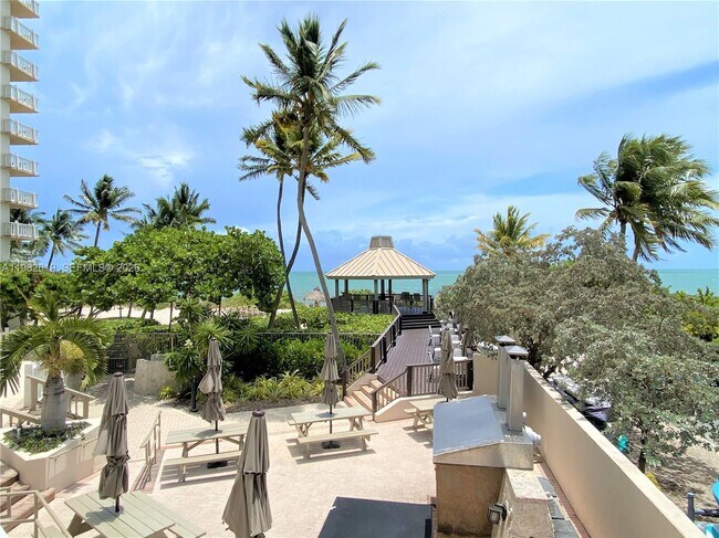 Building Photo - 1121 Crandon Blvd