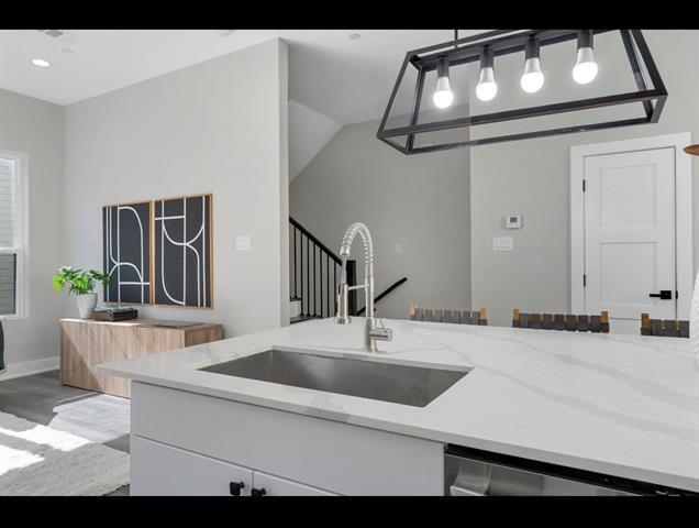 Building Photo - 5810 Hudson St