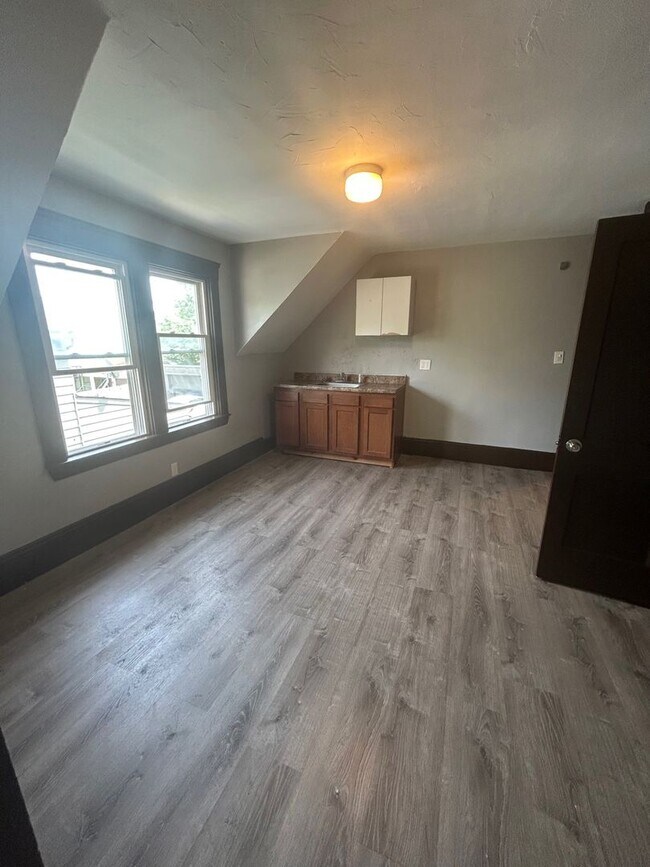 Building Photo - 3525 Dawning Ave