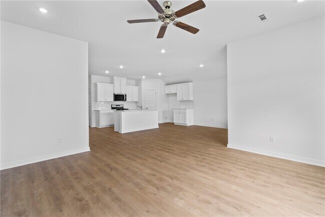 Building Photo - 813 Heeler Ave