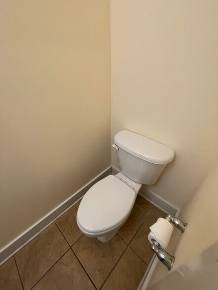 Half Bath - 3947 River Pointe Ln