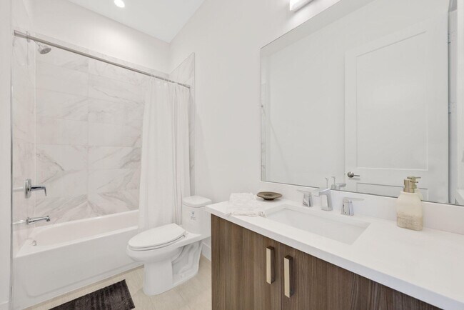 Building Photo - 2201 Florida Blvd