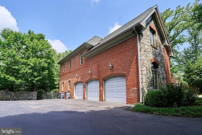 Building Photo - 7841 Montvale Way