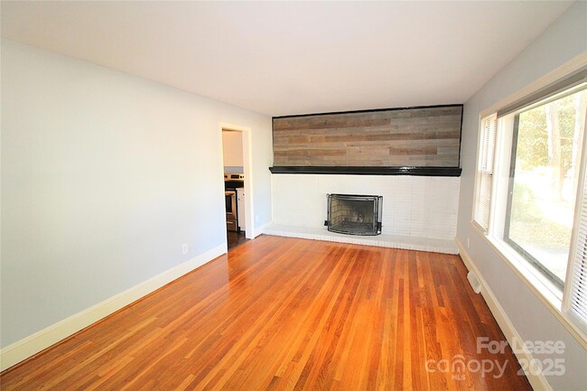 Building Photo - 3517 Carlyle Dr