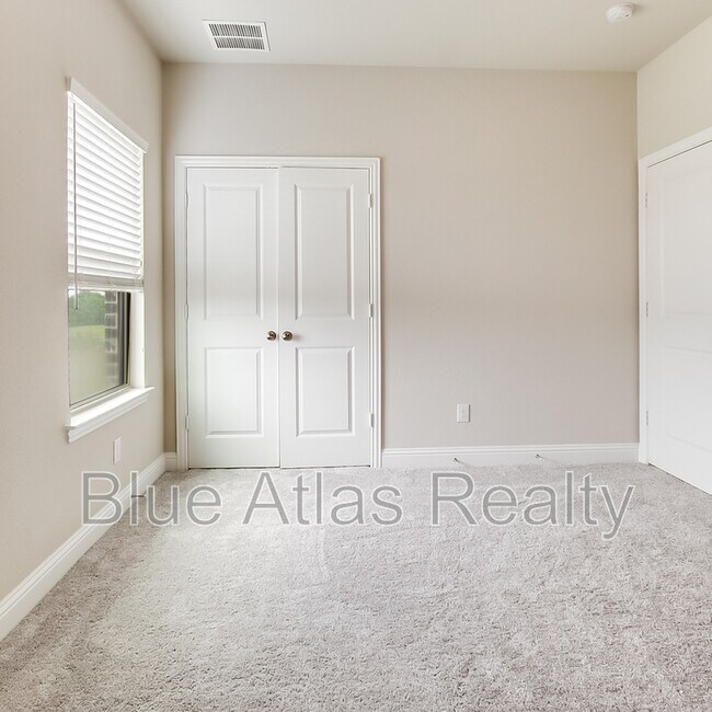 Building Photo - 4001 Bear Creek Ct