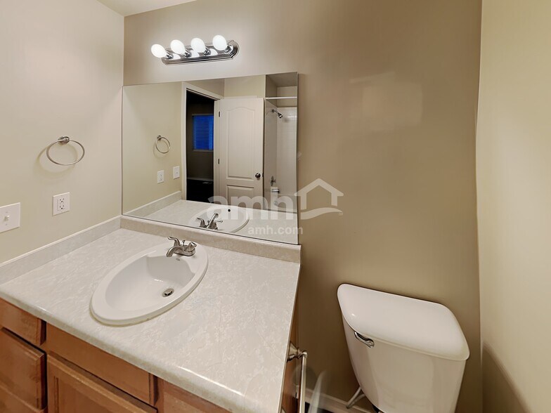 Building Photo - 6254 W Sarah Cir