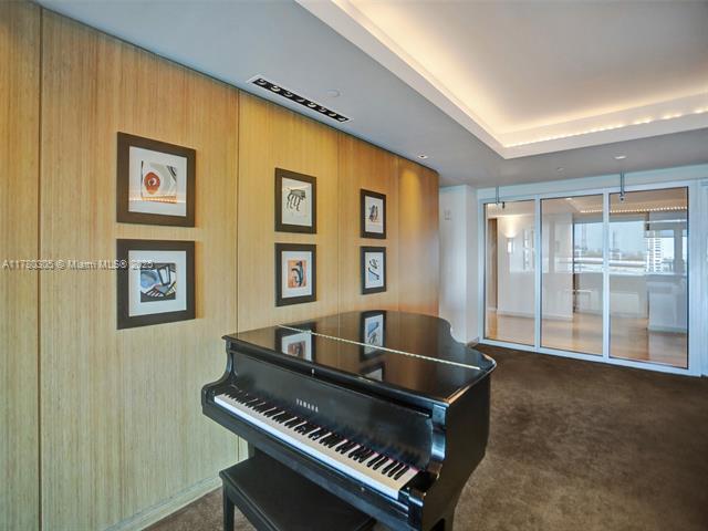 Building Photo - 900 Biscayne