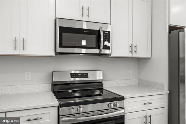 Building Photo - 703 Mattox Ave