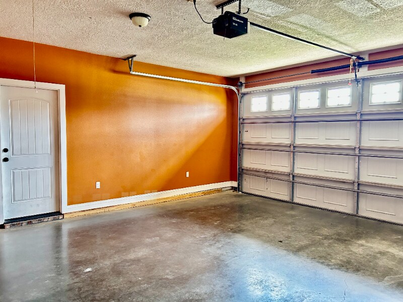 Building Photo - 123 Barbara Dr