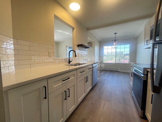 Building Photo - 1924 N Crestline St