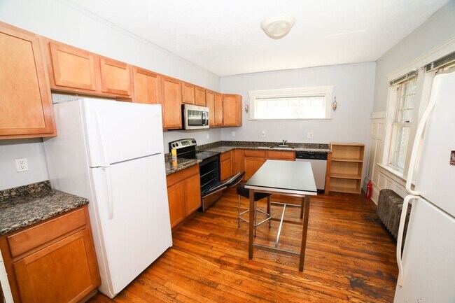 Building Photo - 504 Catherine St