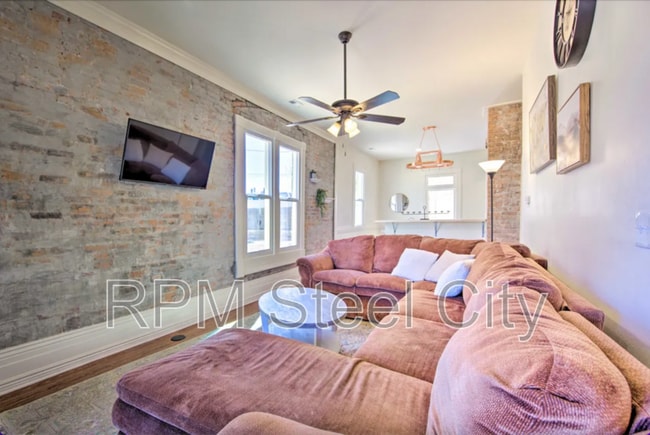 Building Photo - 706 Wilson Ave