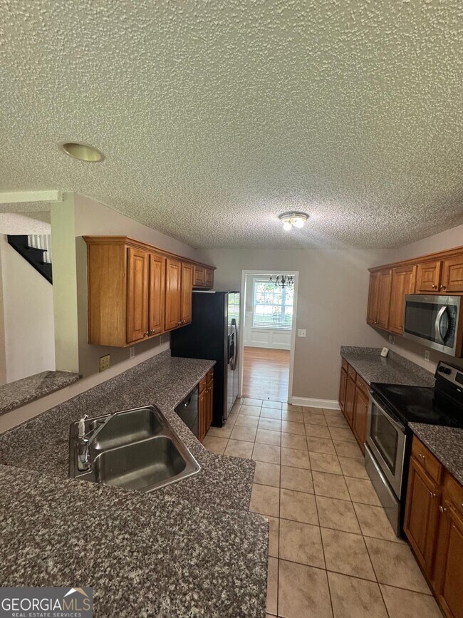 Building Photo - 520 Millbrook Villa Dr