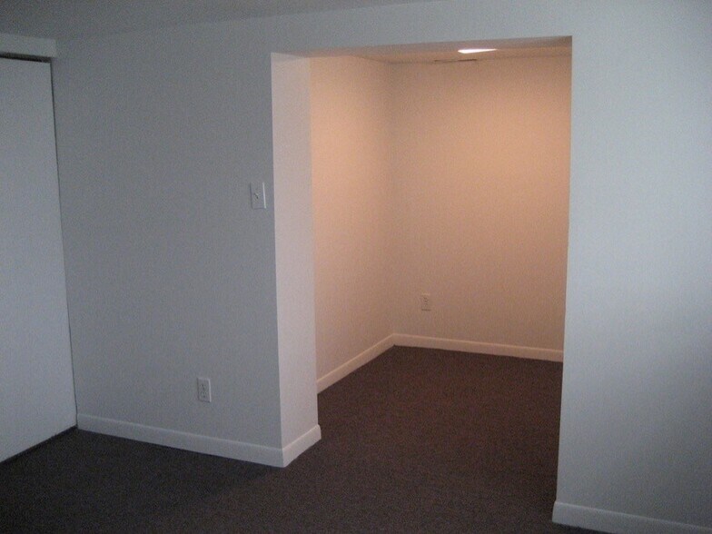 Building Photo - 2616 N Marshfield Ave