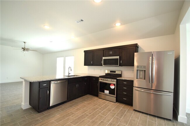 Building Photo - 2071 Bluestem Dr