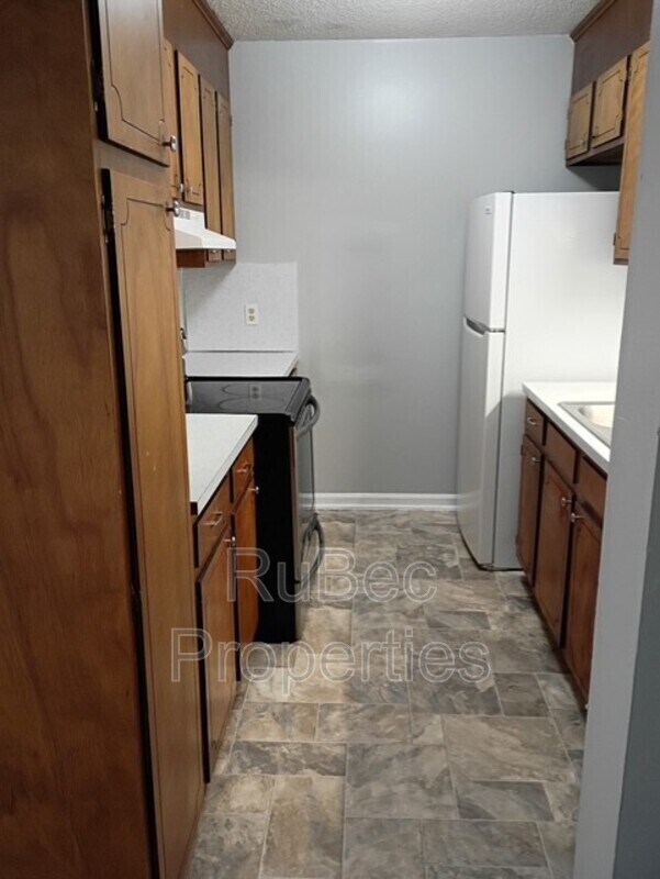 Building Photo - 913 Nottingham Dr