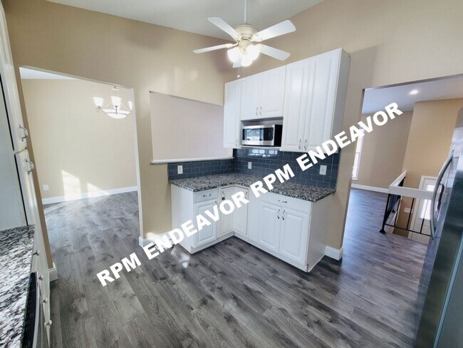 Building Photo - "Stunning 3-Bed Home with Modern Finishes, Spacious Yard, and Quiet Cul-De-Sac Location!"