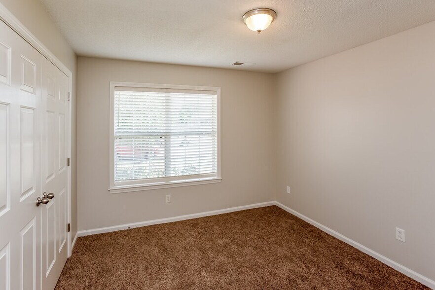 Building Photo - 1110 Greenwich Dr