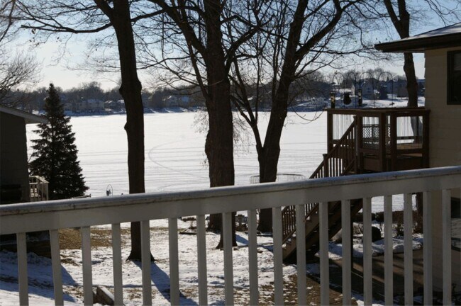 LAKE VIEW - 4301 Quaker Trl NE