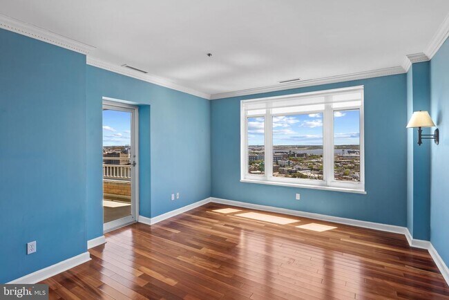 Building Photo - 100 Harborview Dr