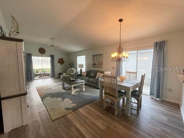 Building Photo - 2427 Chestnut Terrace