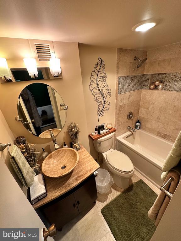 Building Photo - 6800 Fleetwood Rd