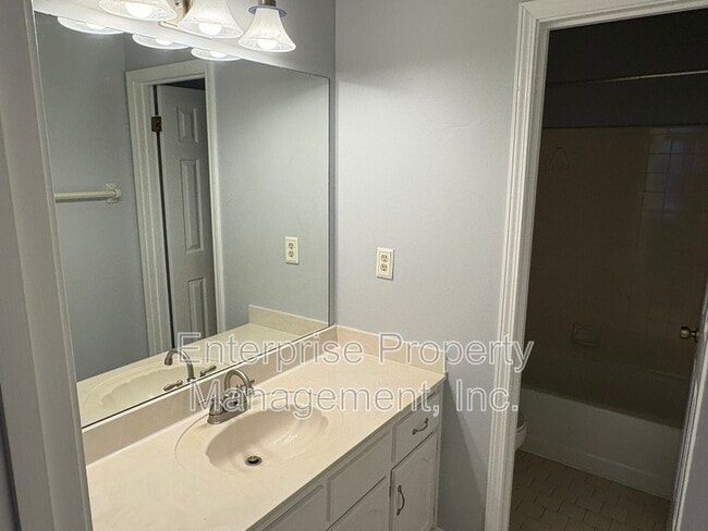 Building Photo - 535 Fox Run Ln