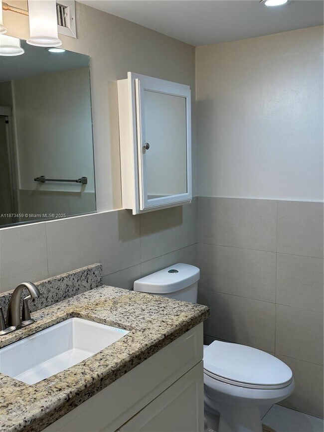 Building Photo - 2049 S Ocean Dr