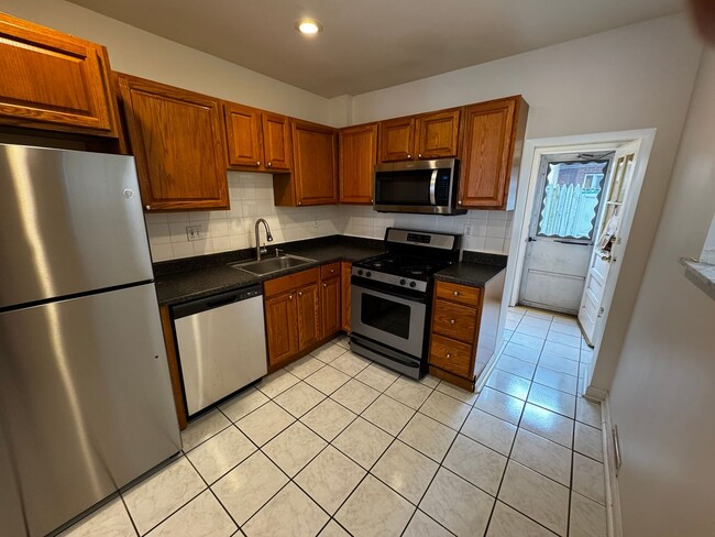 Building Photo - 2544 S Sartain St