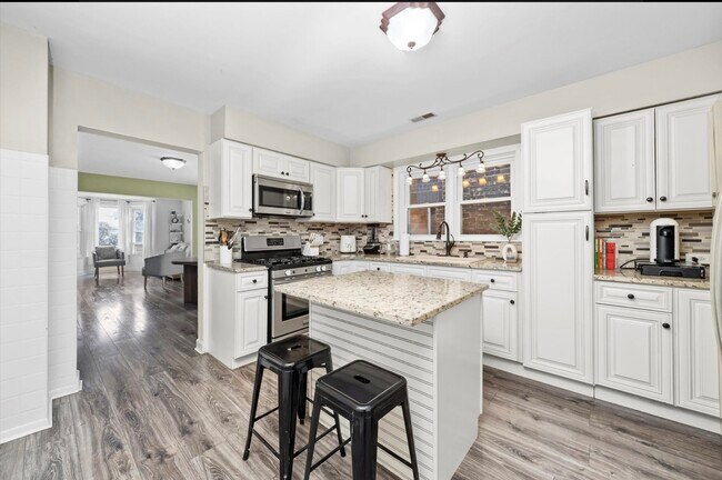 Building Photo - 1322 S 51st Ave