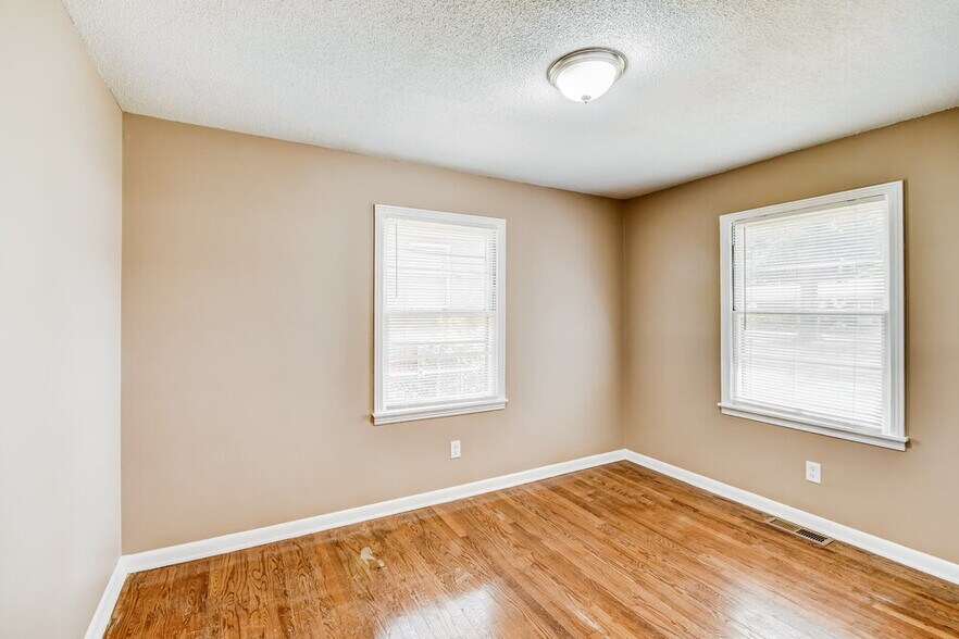 Building Photo - 111 Meadowood Ave