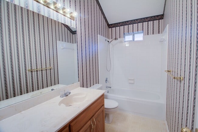 Building Photo - Arrowhead Estates Home