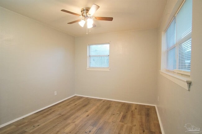 Building Photo - 160 Vassar Dr