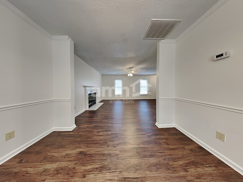 Building Photo - 3234 Sparrowhawk Dr