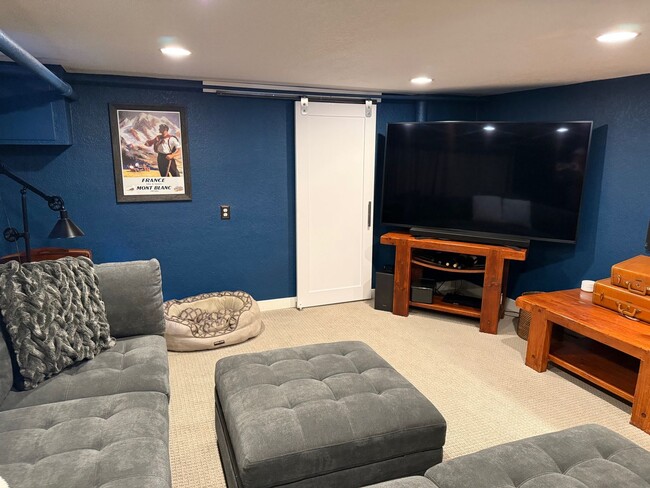 Building Photo - LOCATION LOCATION! This stunning remodeled bungalow has 4-beds and 2-baths w/ an office and is lo...