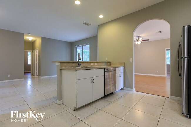 Building Photo - 2786 Trilby Ave