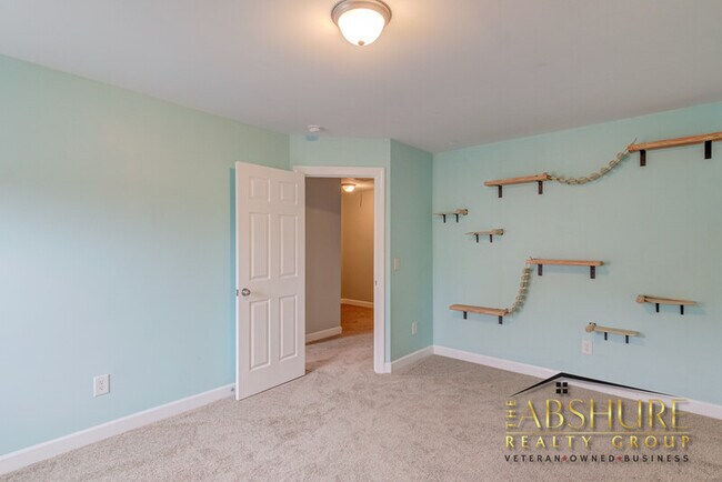Building Photo - 325 Timber Meadow Lake