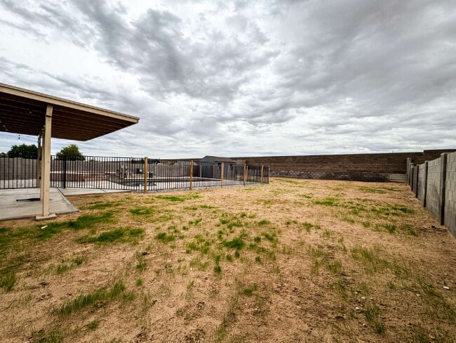 Building Photo - "Charming 3-Bedroom, 2 Bathroom Pool Home in Ocotillo!"