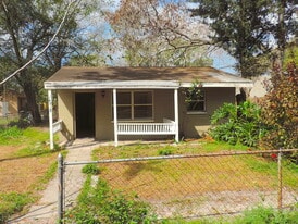 Building Photo - 14918 Pinecrest Rd