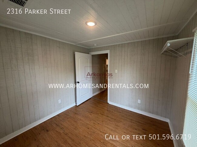 Building Photo - 2316 Parker St